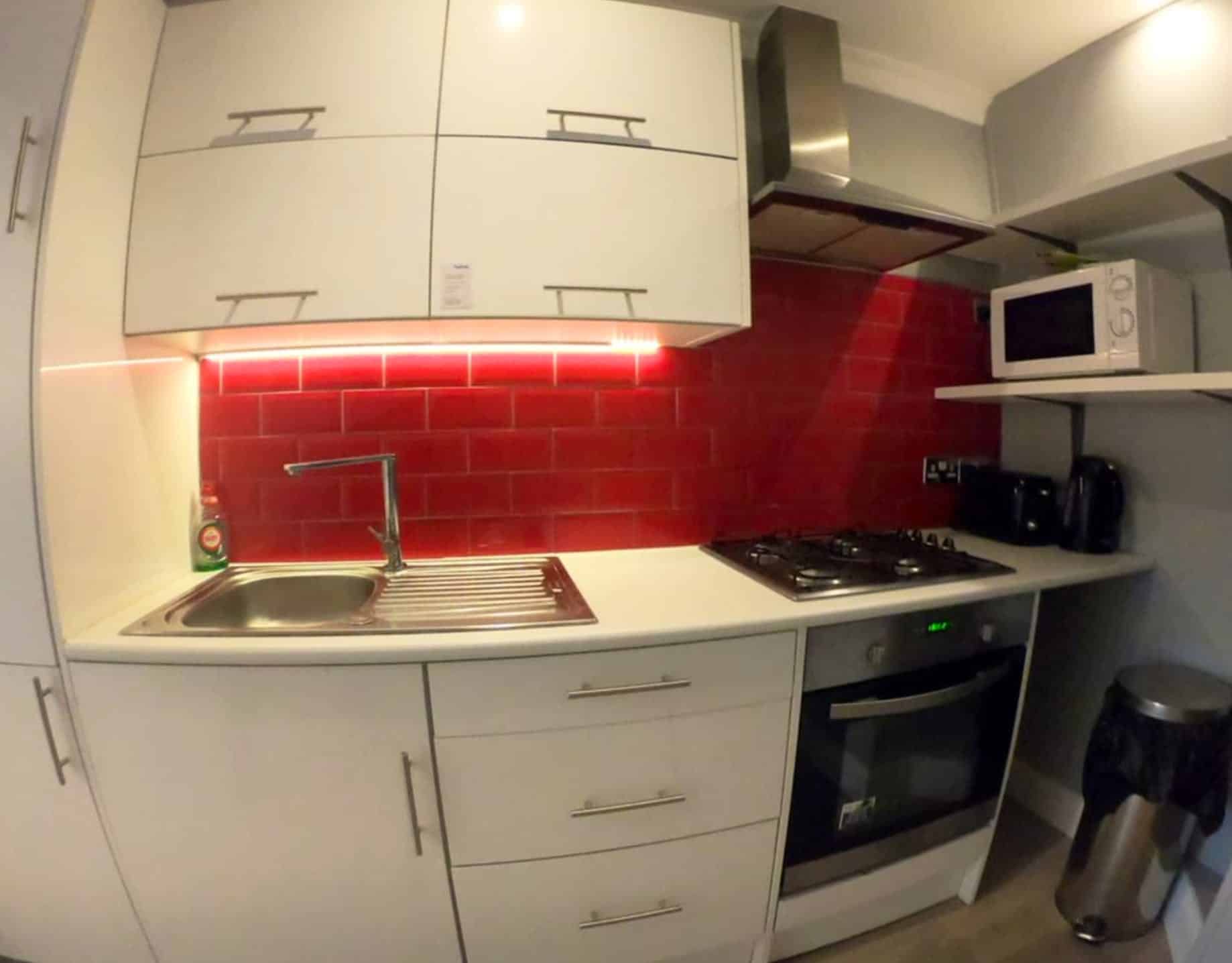 Kitchen?w=400&h=260&fit=crop&q=40&auto=format&trim=auto