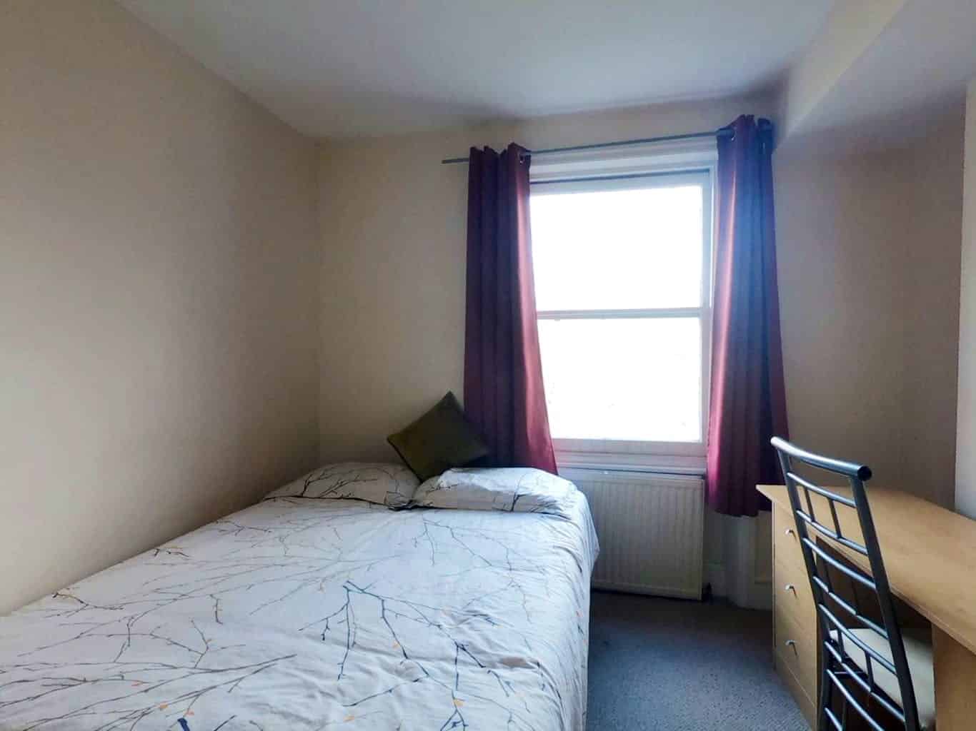 Kitchen?w=400&h=260&fit=crop&q=40&auto=format&trim=auto