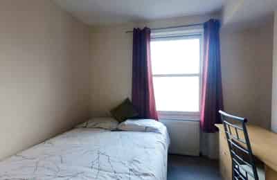 3 Bed Apartment - Bathroom?w=400&h=260&fit=crop&q=40&auto=format&trim=auto