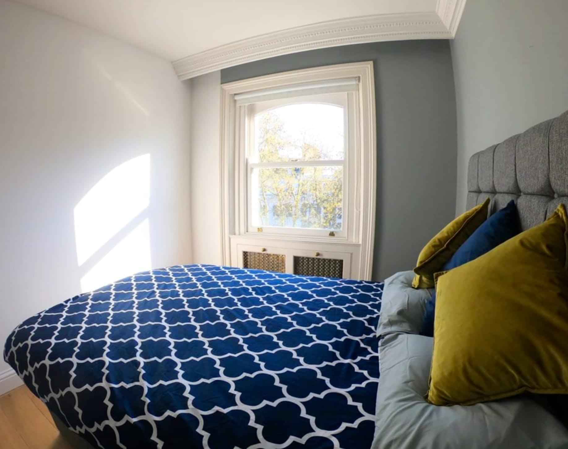 Exterior?w=400&h=260&fit=crop&q=40&auto=format&trim=auto