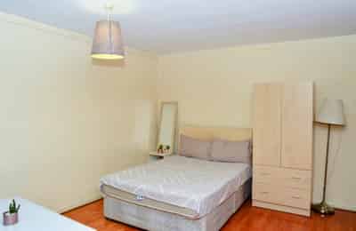 Amenities?w=400&h=260&fit=crop&q=40&auto=format&trim=auto