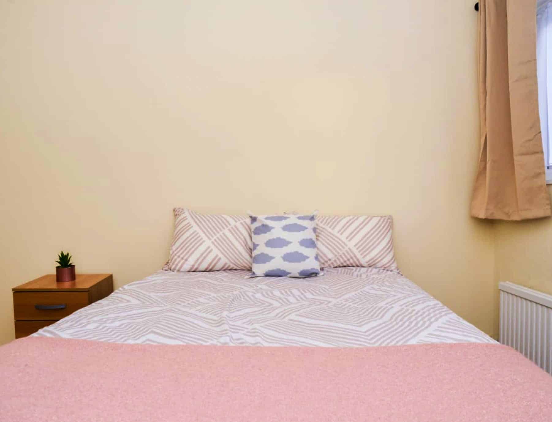 Amenities?w=400&h=260&fit=crop&q=40&auto=format&trim=auto