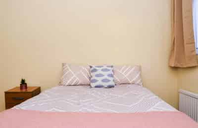Amenities?w=400&h=260&fit=crop&q=40&auto=format&trim=auto