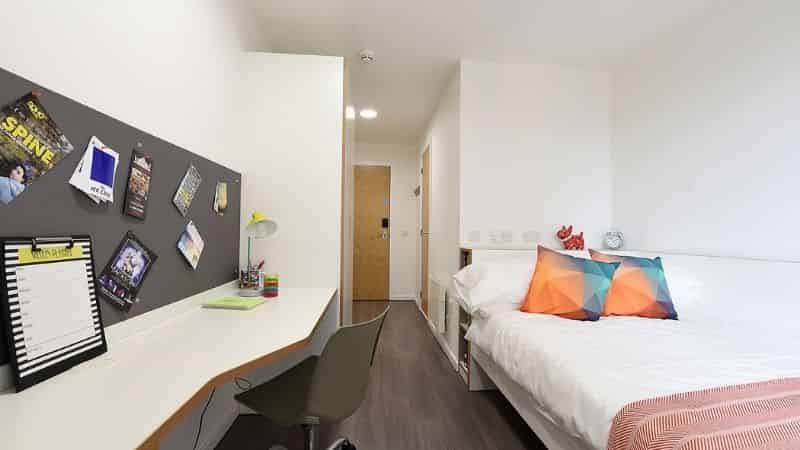 Exterior?w=400&h=260&fit=crop&q=40&auto=format&trim=auto