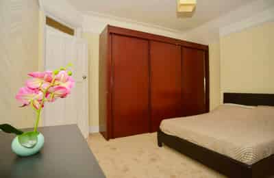 Kitchen?w=400&h=260&fit=crop&q=40&auto=format&trim=auto