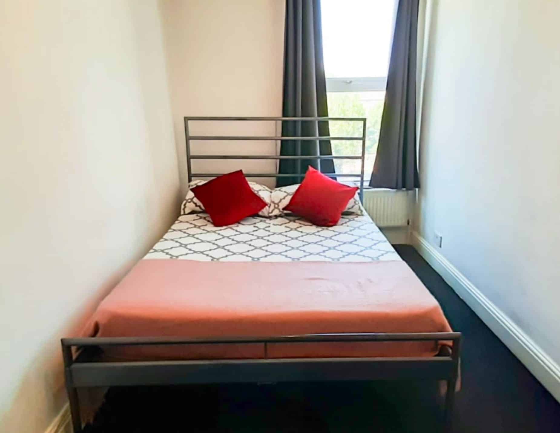 Kitchen?w=400&h=260&fit=crop&q=40&auto=format&trim=auto