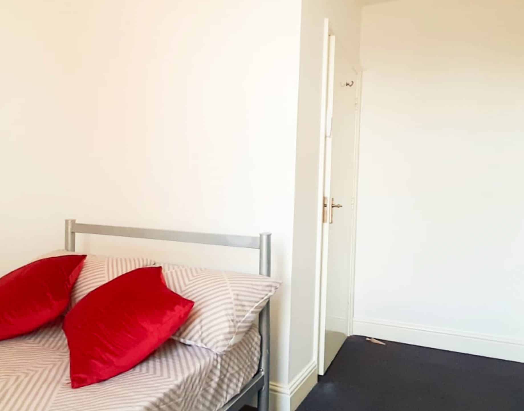 Kitchen?w=400&h=260&fit=crop&q=40&auto=format&trim=auto