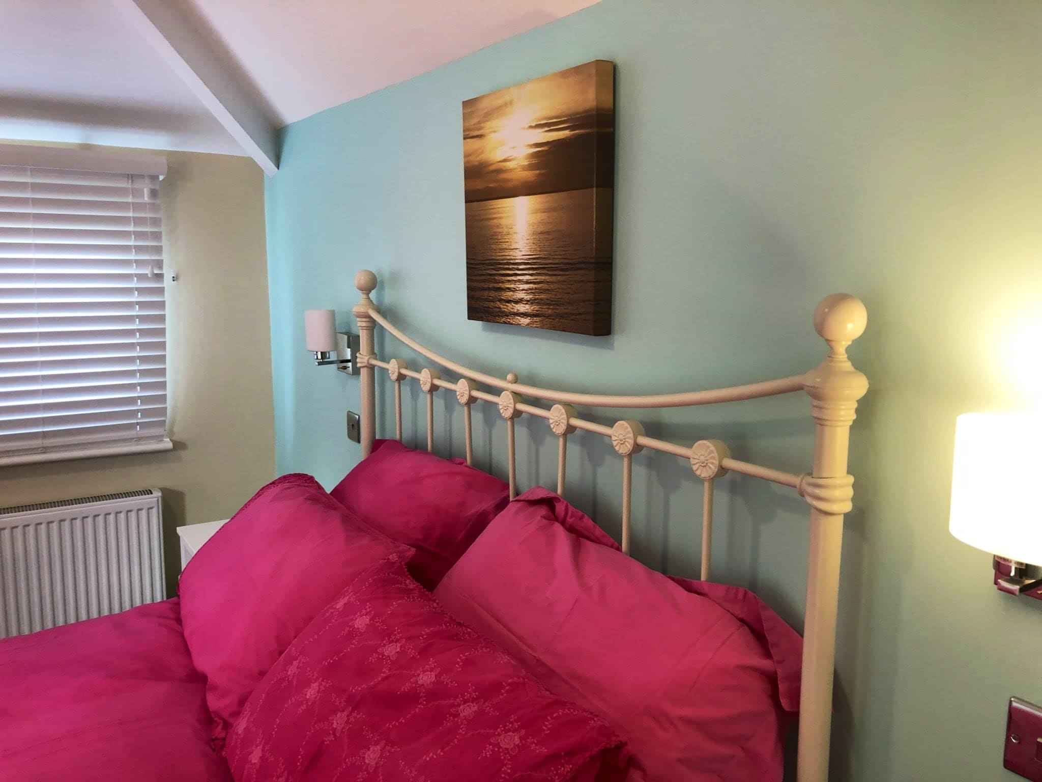 Bathroom?w=400&h=260&fit=crop&q=40&auto=format&trim=auto