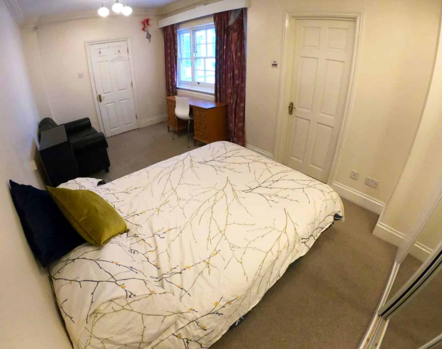 Bathroom?w=400&h=260&fit=crop&q=40&auto=format&trim=auto