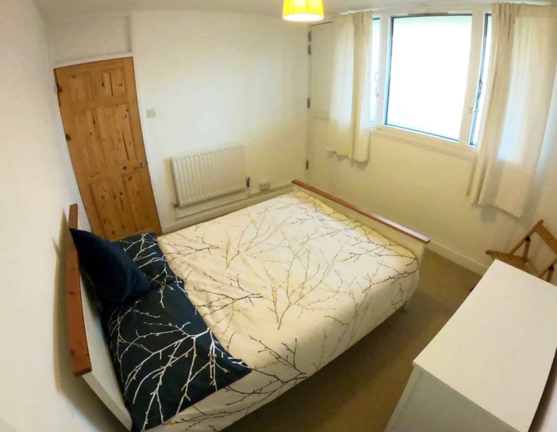 Kitchen?w=400&h=260&fit=crop&q=40&auto=format&trim=auto