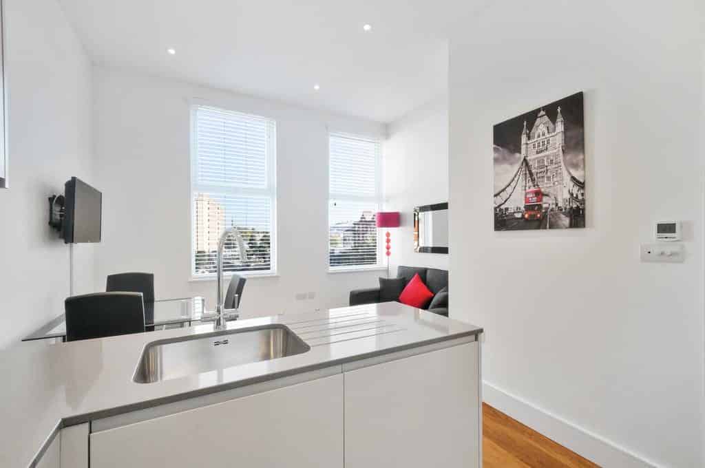 Kitchen?w=400&h=260&fit=crop&q=40&auto=format&trim=auto