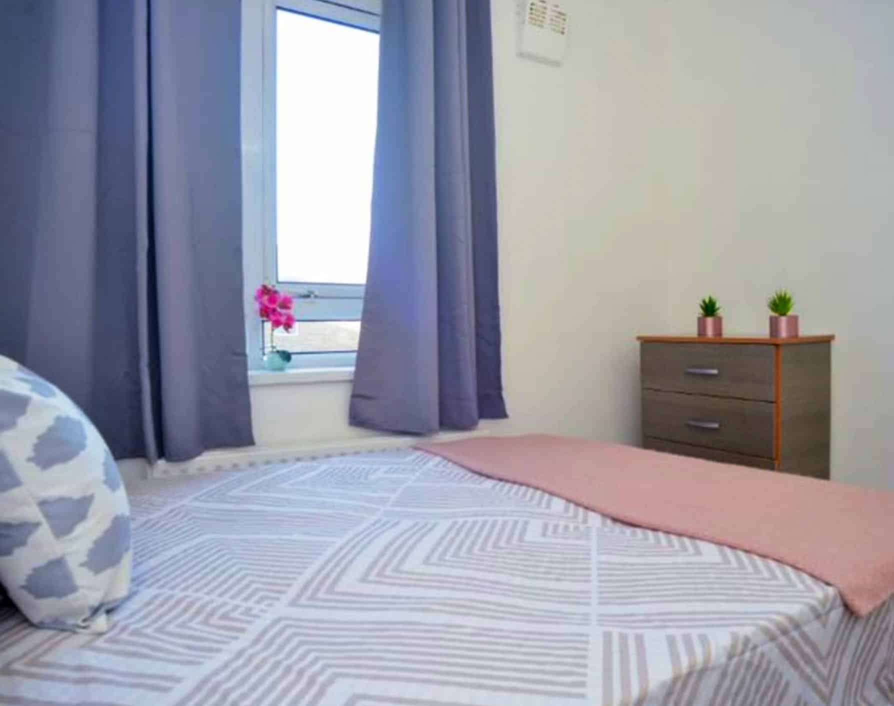 Kitchen?w=400&h=260&fit=crop&q=40&auto=format&trim=auto