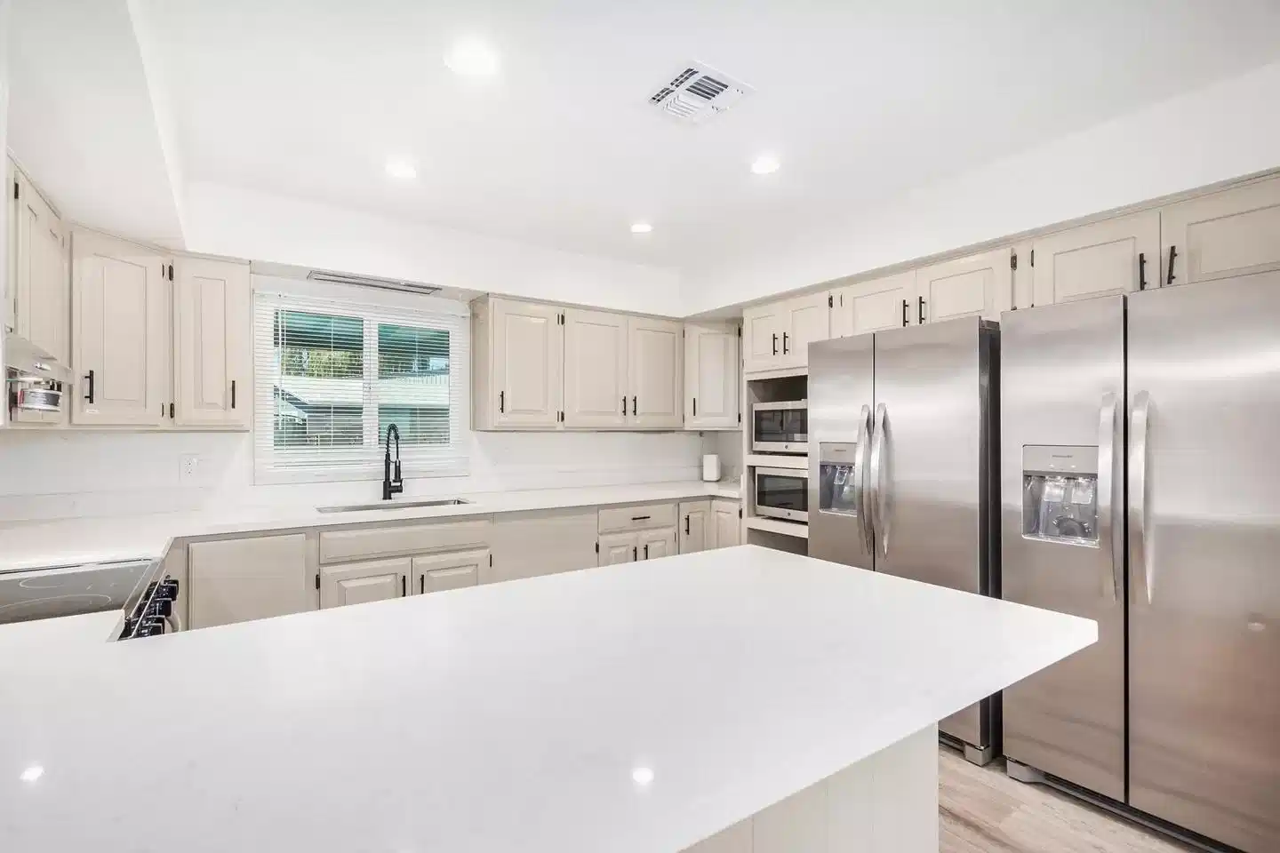 #12777: Room in 8 Bed 3 Bath - Bathroom?w=400&h=260&fit=crop&q=40&auto=format&trim=auto