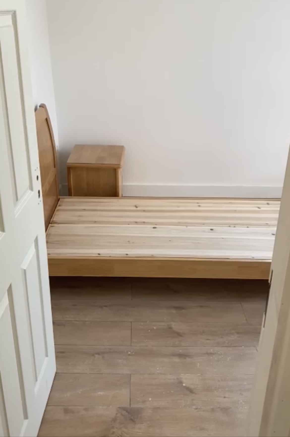 Bathroom?w=400&h=260&fit=crop&q=40&auto=format&trim=auto