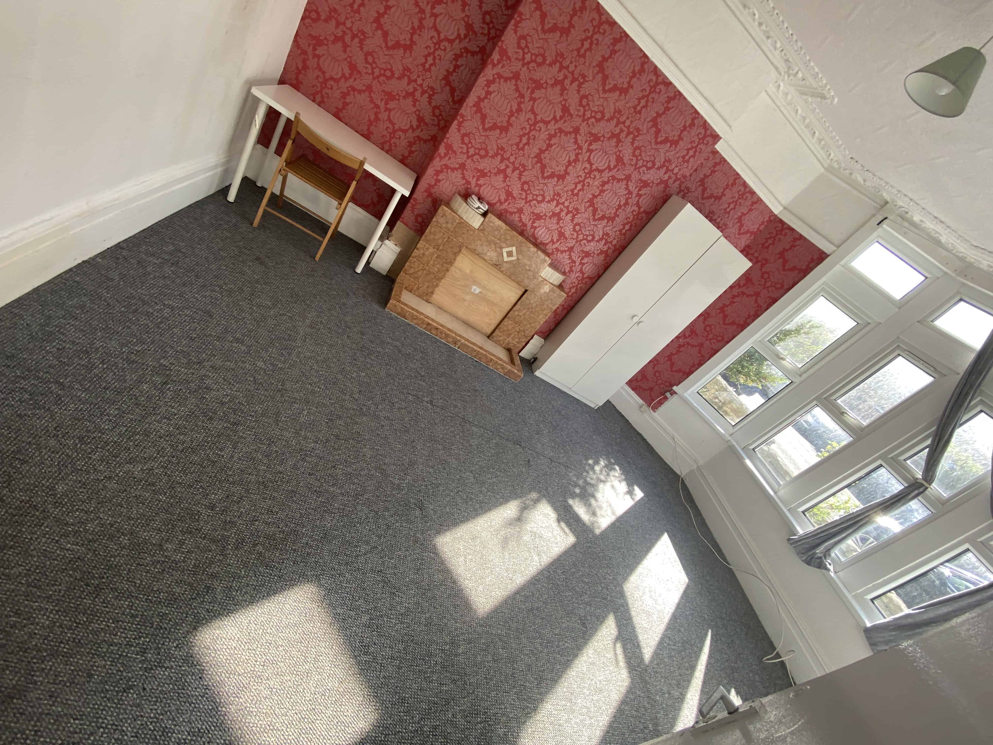 176 Downend Road, Bristol - Bristol, England, United Kingdom - Room