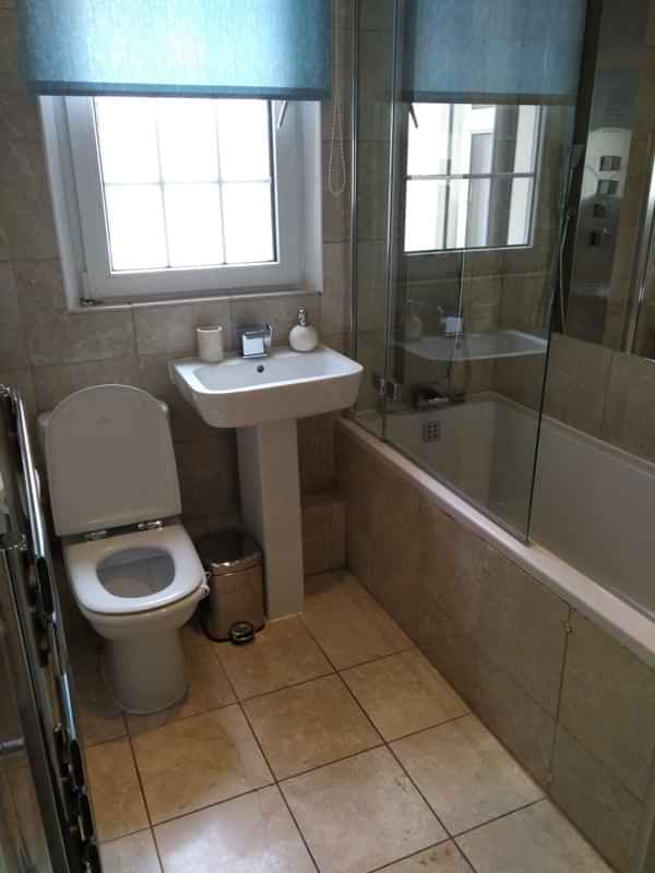 Room?w=400&h=260&fit=crop&q=40&auto=format&trim=auto