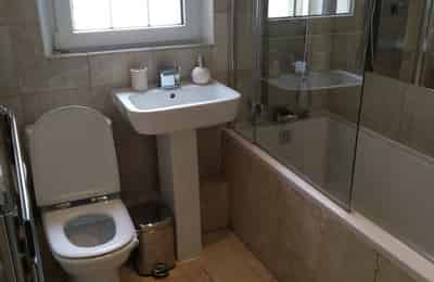 Kitchen?w=400&h=260&fit=crop&q=40&auto=format&trim=auto
