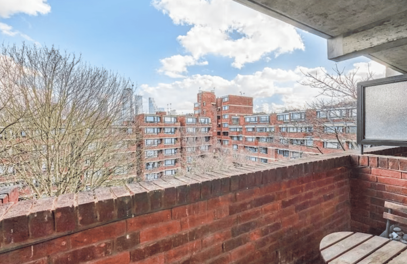 Common Area?w=400&h=260&fit=crop&q=40&auto=format&trim=auto