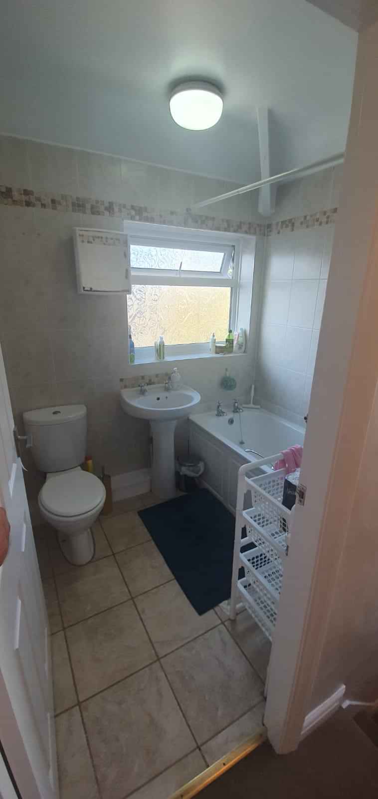 1 Parkfield Drive, Lancaster - Lancaster, England, United Kingdom - Bathroom