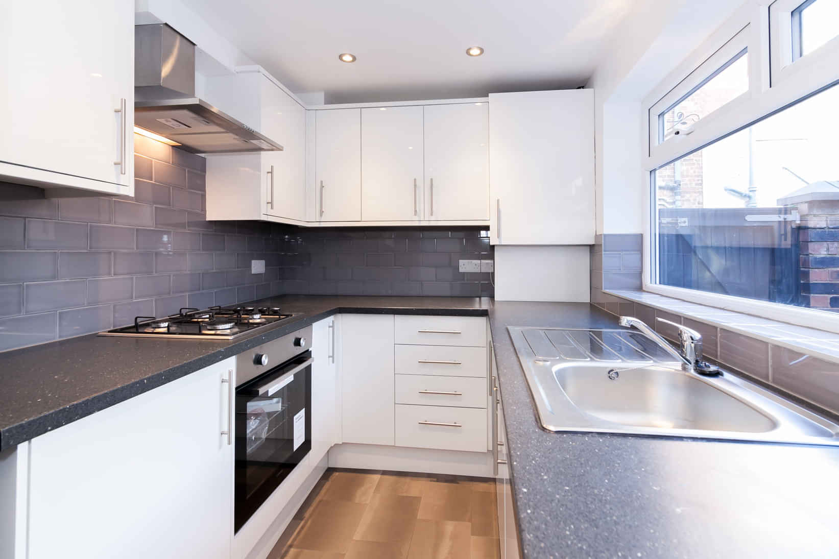 7 Bedroom 2 Bathroom Apartment - Bedroom?w=400&h=260&fit=crop&q=40&auto=format&trim=auto