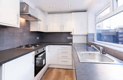 7 Bedroom 2 Bathroom Apartment - Bedroom?w=400&h=260&fit=crop&q=40&auto=format&trim=auto