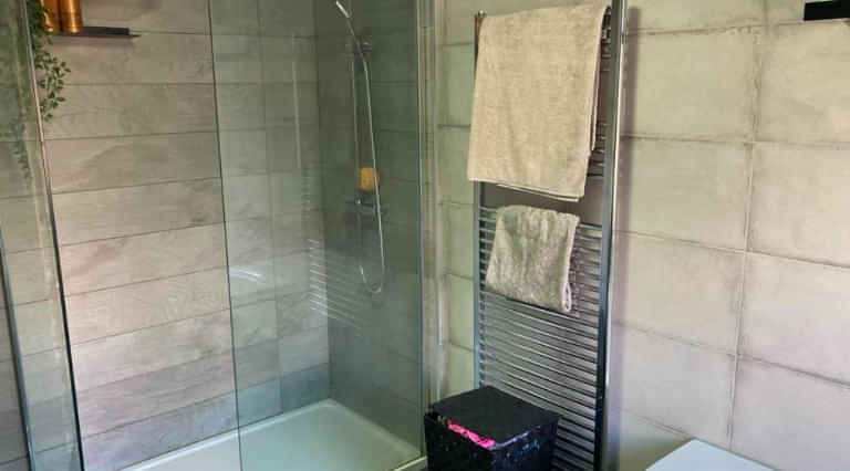 3 Bedroom 1 Bathroom Apartment - Kitchen?w=400&h=260&fit=crop&q=40&auto=format&trim=auto