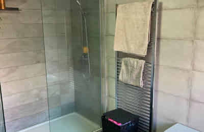 3 Bedroom 1 Bathroom Apartment - Kitchen?w=400&h=260&fit=crop&q=40&auto=format&trim=auto
