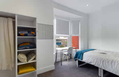 Common Area?w=400&h=260&fit=crop&q=40&auto=format&trim=auto