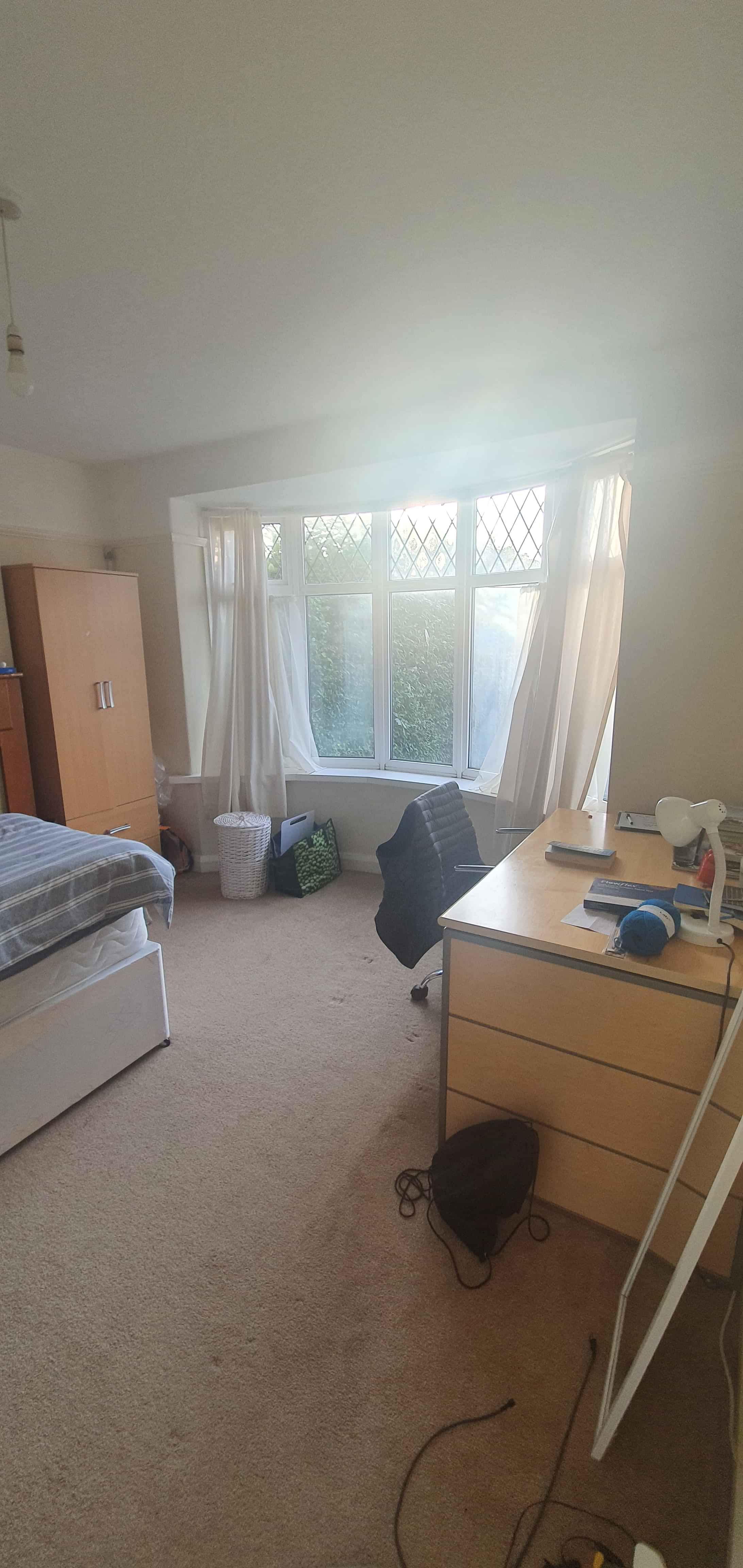 Amenities?w=400&h=260&fit=crop&q=40&auto=format&trim=auto