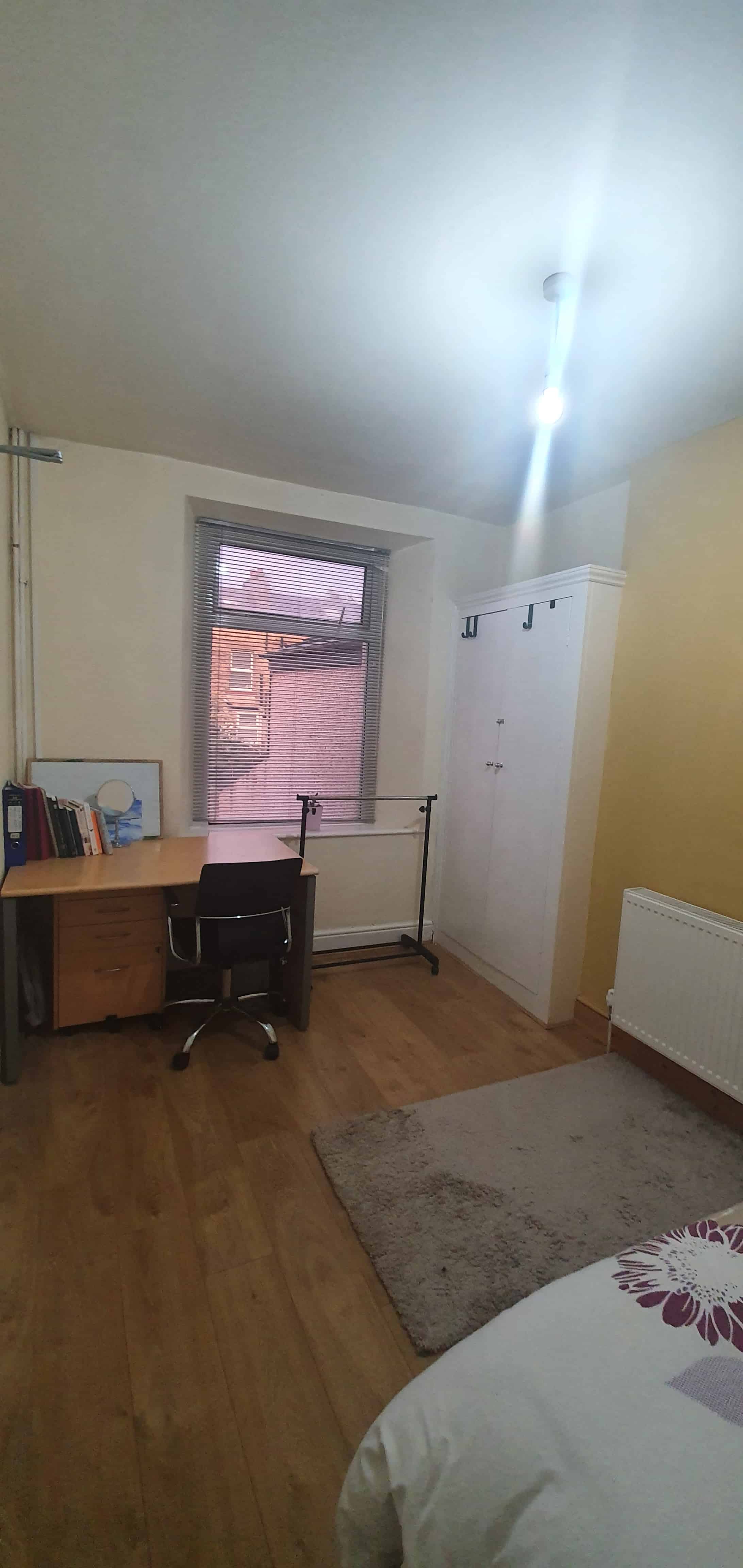 Amenities?w=400&h=260&fit=crop&q=40&auto=format&trim=auto