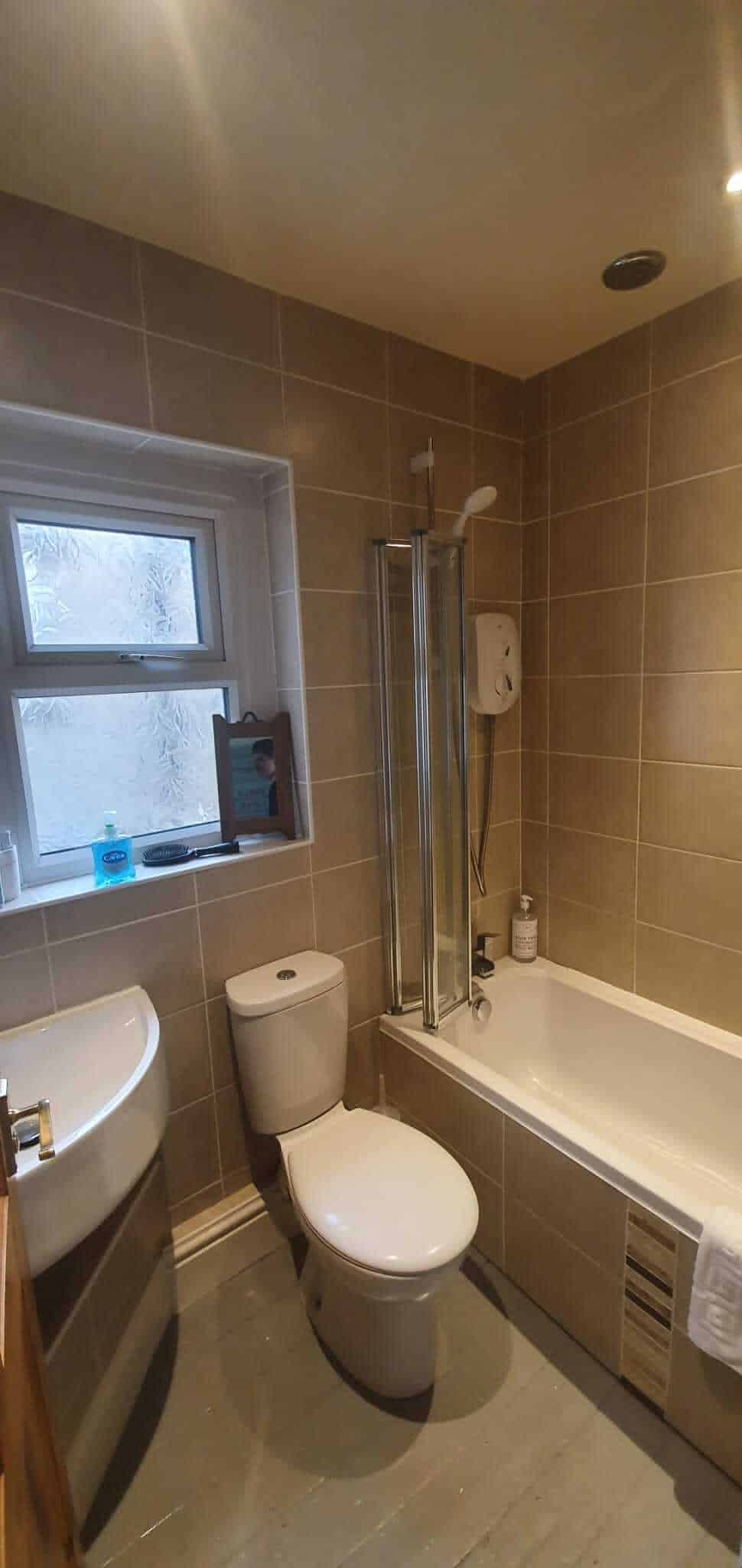 52 Coulston Road, Lancaster - Lancaster, England, United Kingdom - Bathroom