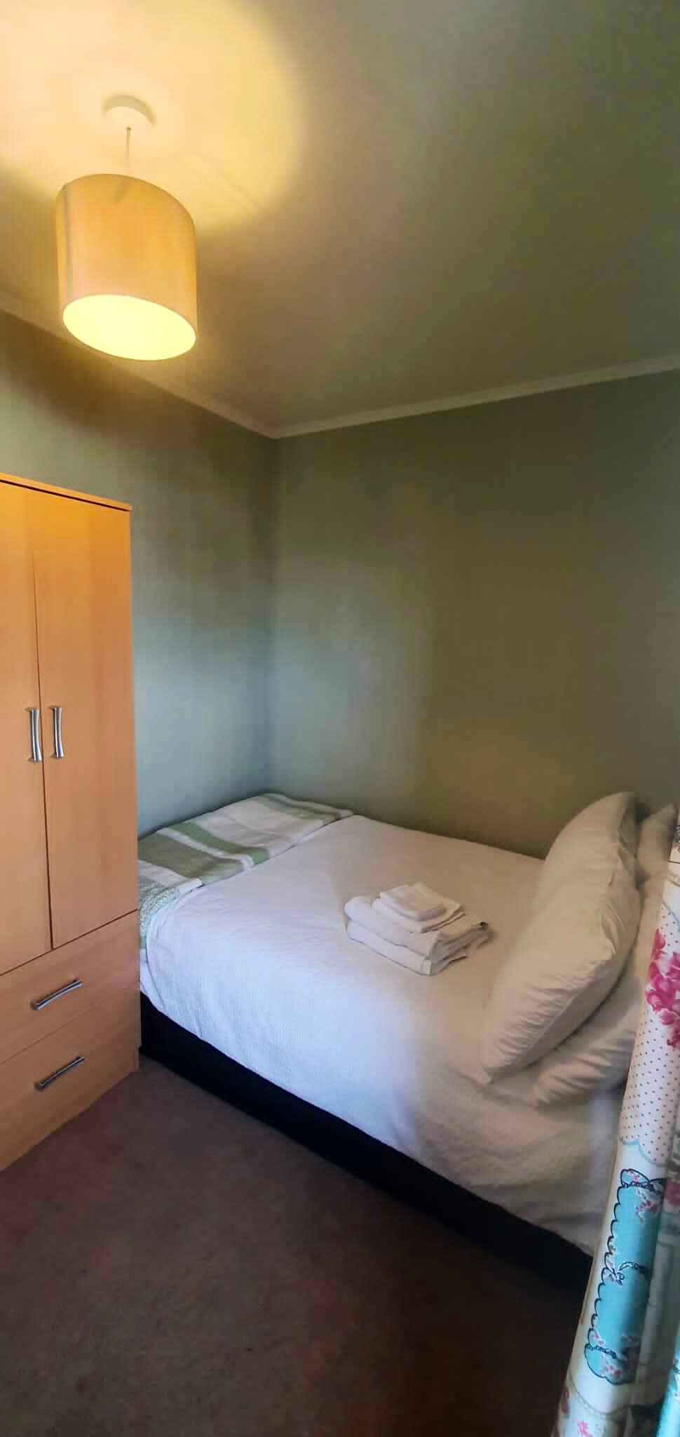 Amenities?w=400&h=260&fit=crop&q=40&auto=format&trim=auto