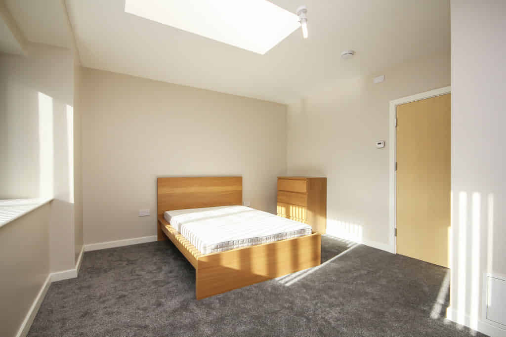 6 Well Meadow Drive, Sheffield - Sheffield, England, United Kingdom - Bedroom