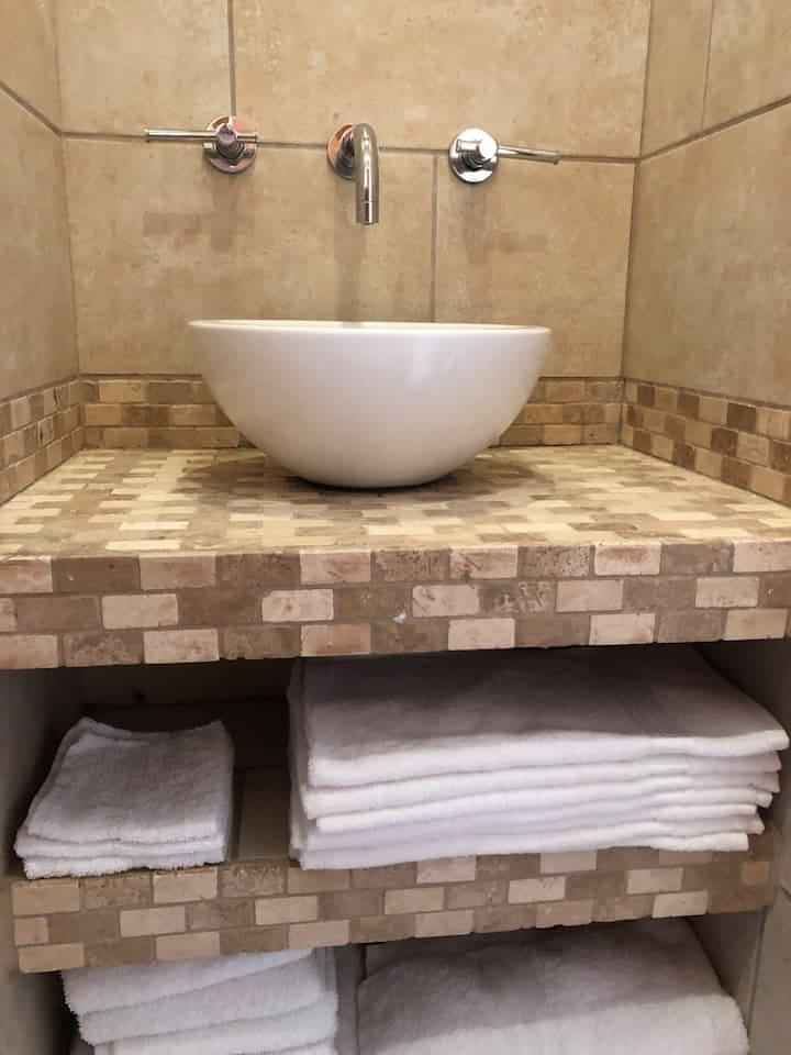 Common Area?w=400&h=260&fit=crop&q=40&auto=format&trim=auto