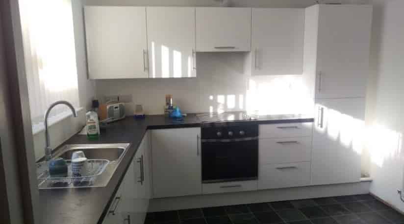 Bedroom?w=400&h=260&fit=crop&q=40&auto=format&trim=auto