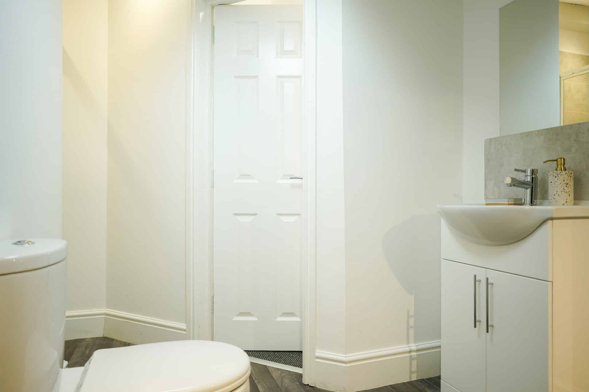 Kitchen?w=400&h=260&fit=crop&q=40&auto=format&trim=auto