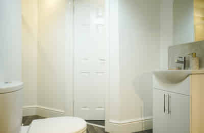 Common Area?w=400&h=260&fit=crop&q=40&auto=format&trim=auto