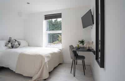 Common Area?w=400&h=260&fit=crop&q=40&auto=format&trim=auto