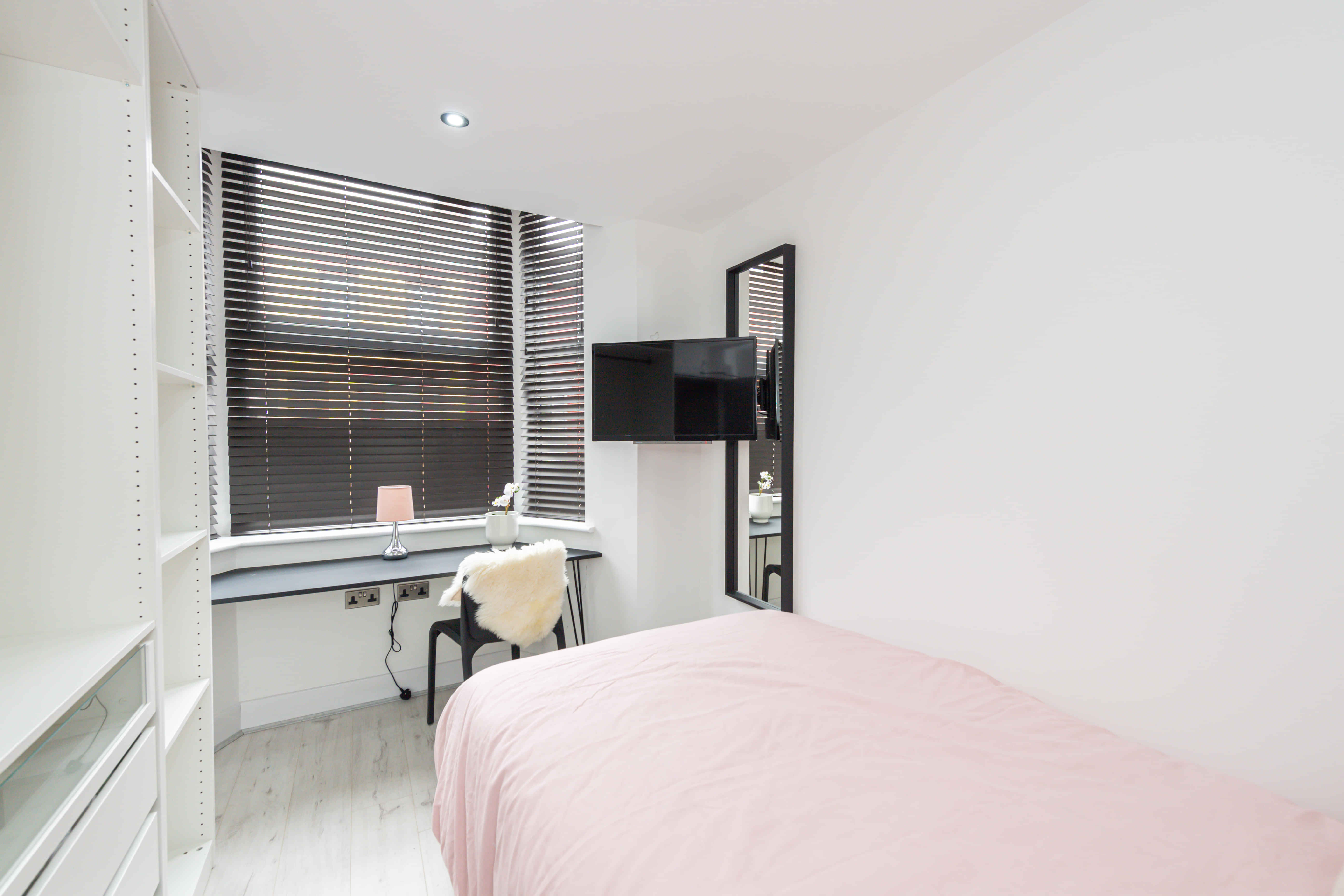 Amenities?w=400&h=260&fit=crop&q=40&auto=format&trim=auto