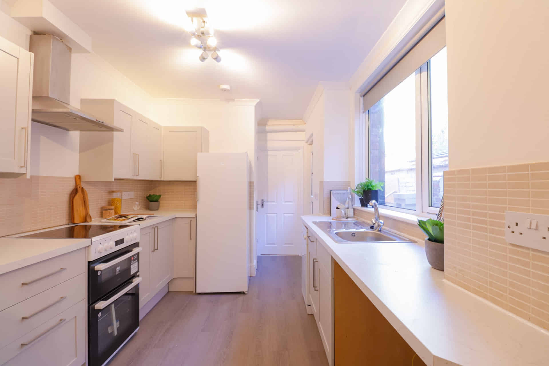 Bathroom?w=400&h=260&fit=crop&q=40&auto=format&trim=auto