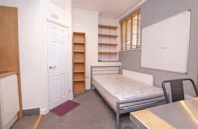 Kitchen?w=400&h=260&fit=crop&q=40&auto=format&trim=auto