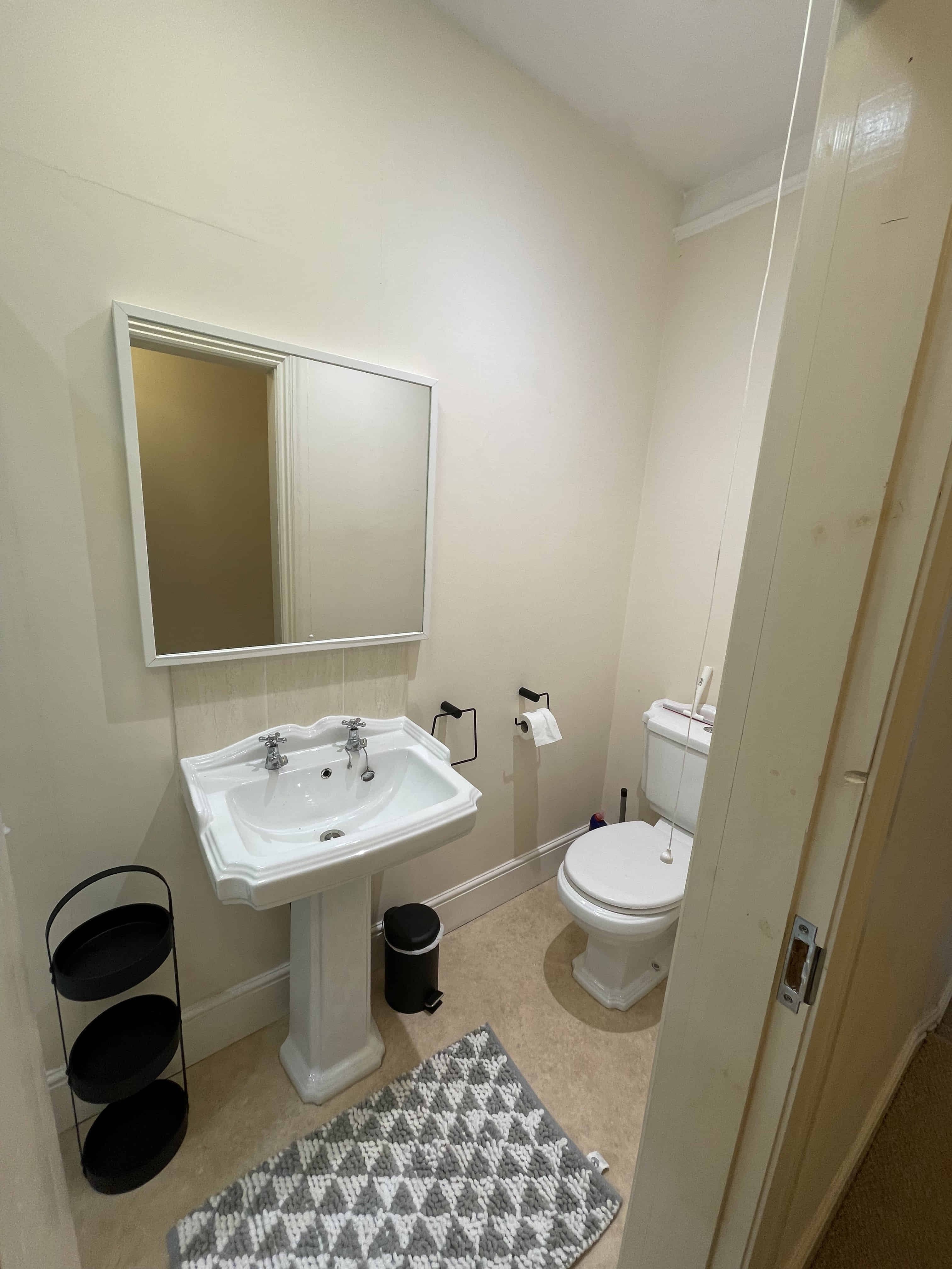 10 Ashlin Grove, Lincoln - Lincoln, England, United Kingdom - Bathroom