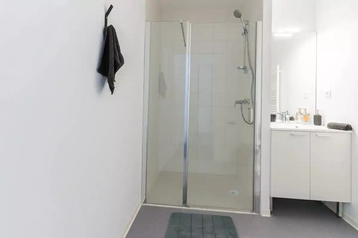 Common Area?w=400&h=260&fit=crop&q=40&auto=format&trim=auto