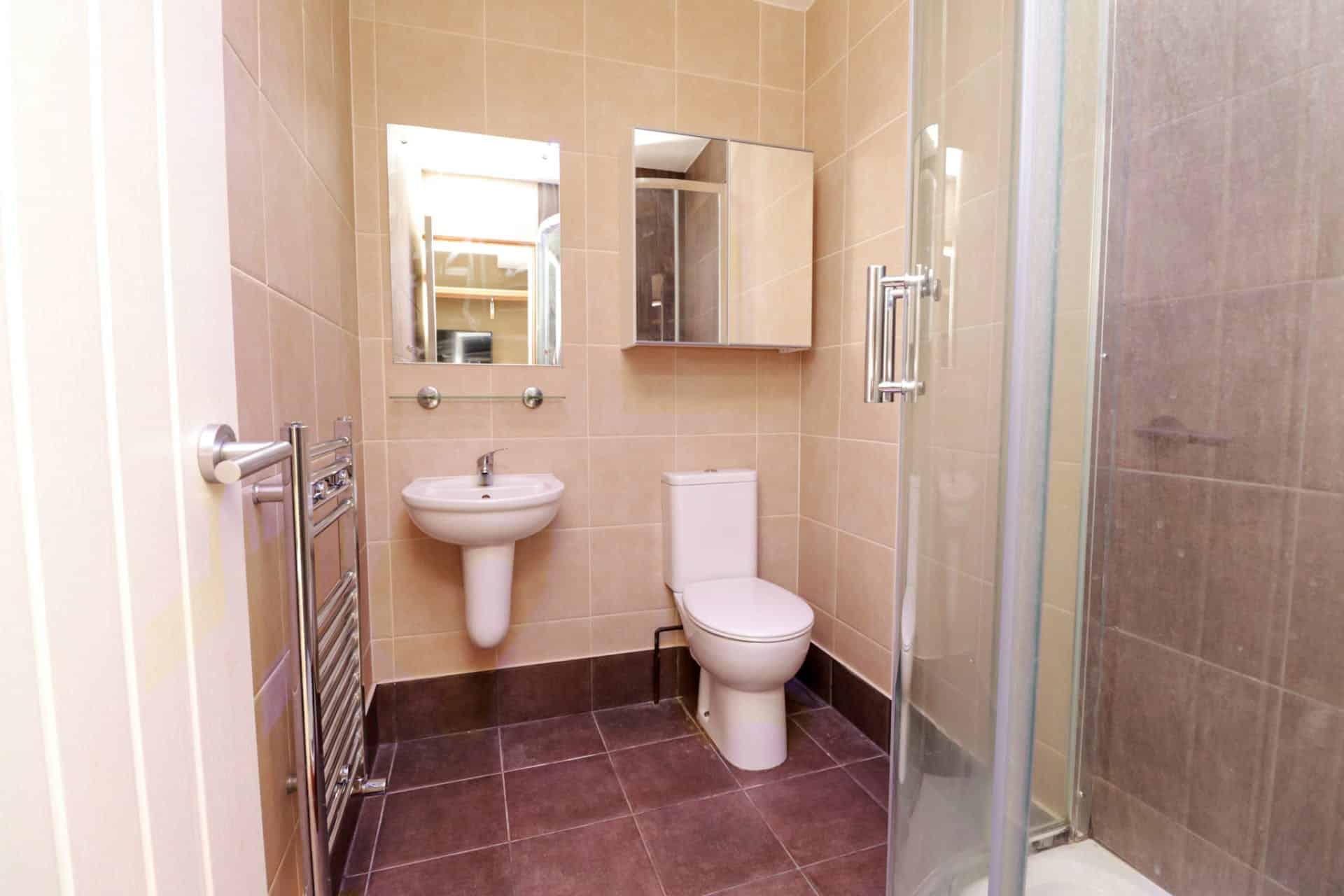 19 Studios at The Avenue, Lincoln - Lincoln, England, United Kingdom - 7 Bedroom 7 Bathroom Apartment - Bathroom