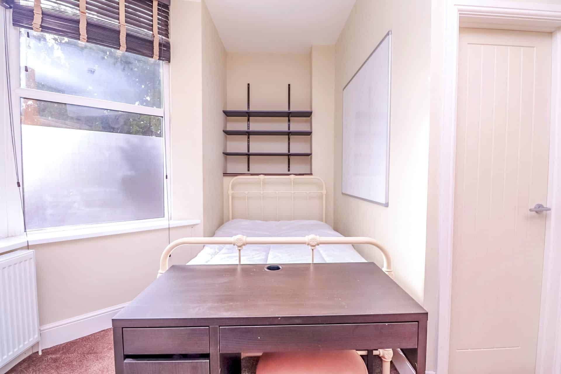 7 Bedroom 7 Bathroom Apartment - Bedroom?w=400&h=260&fit=crop&q=40&auto=format&trim=auto