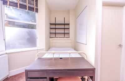 7 Bedroom 7 Bathroom Apartment - Bathroom?w=400&h=260&fit=crop&q=40&auto=format&trim=auto