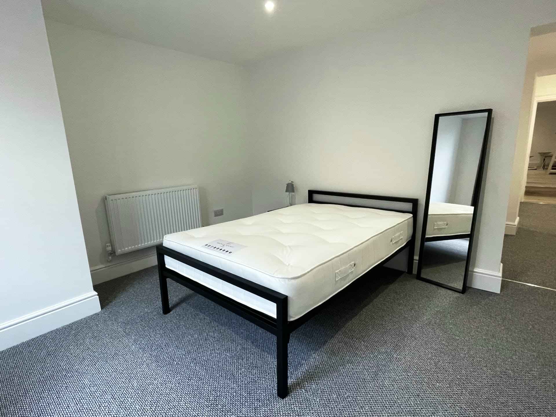 Bathroom?w=400&h=260&fit=crop&q=40&auto=format&trim=auto