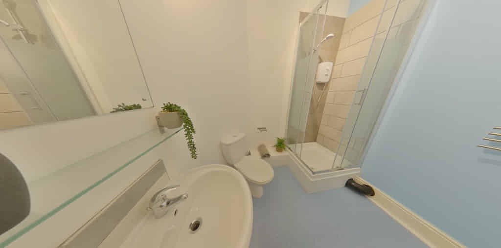 214 West Parade, Lincoln - Lincoln, England, United Kingdom - Bathroom