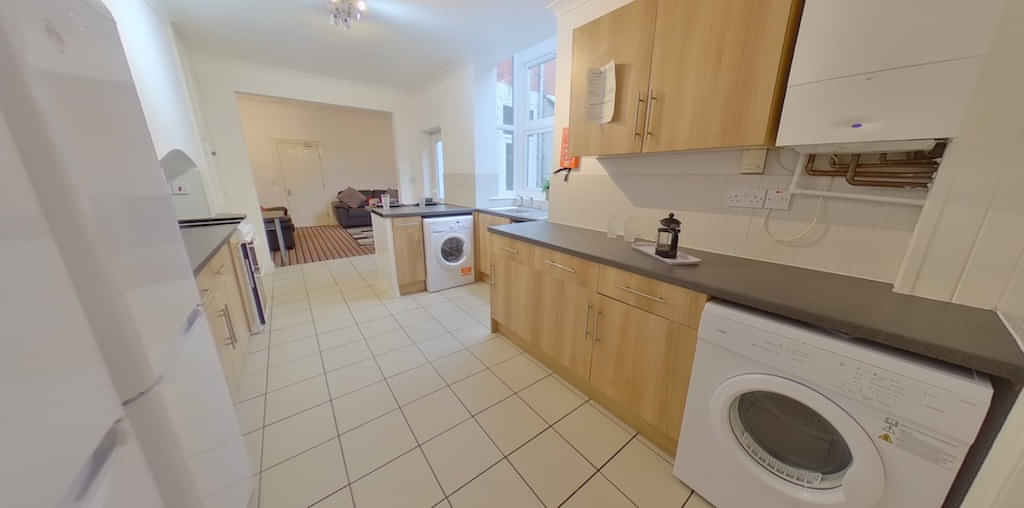 214 West Parade, Lincoln - Lincoln, England, United Kingdom - Kitchen