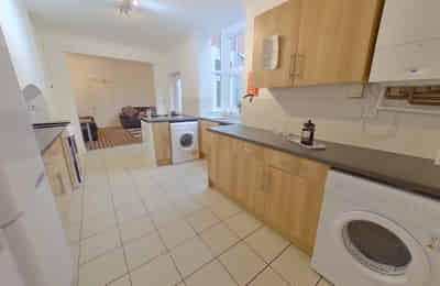 214 West Parade, Lincoln - Lincoln, England, United Kingdom - Kitchen